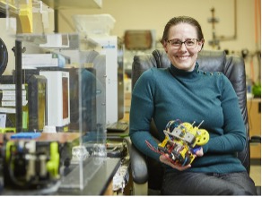 Photo of Cecily Ryan in her lab